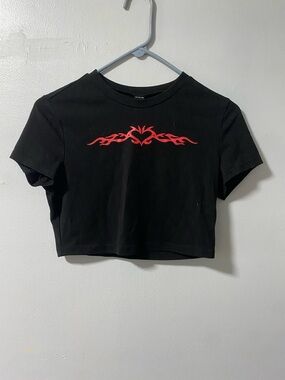 SHEIN Black Cropped Tee with Red Tribal Heart Graphic